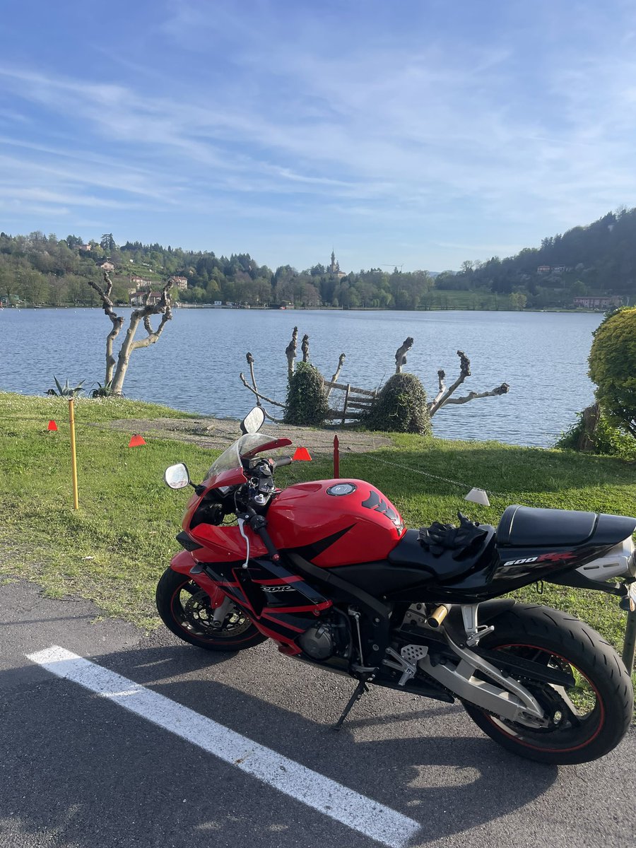 My love ❤️ &amp; the lake 💙
私の愛と湖