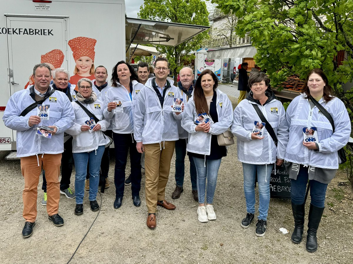 We trapten de campagne op gang op de maandagmarkt in Kortrijk. 
#VlaanderenWeerVanOns!

#VlaamsBelang #WestVlaanderen @vlbelang