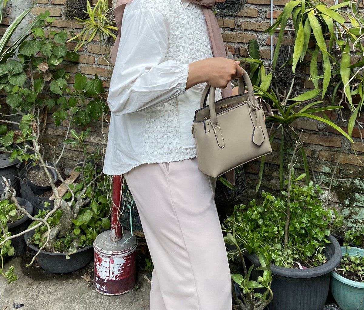 nllbrln's tweet photo. @OOTDFESS Bisaa buat kondangan/main 🧚🏻 bahannya ga kaku 🫶🏻
📌 https://t.co/wuOMyN0Wit
ini jugaa lucuuu! bisa jd sling bag juga
📌 https://t.co/7WoIUM6mVU https://t.co/21qb3979rq