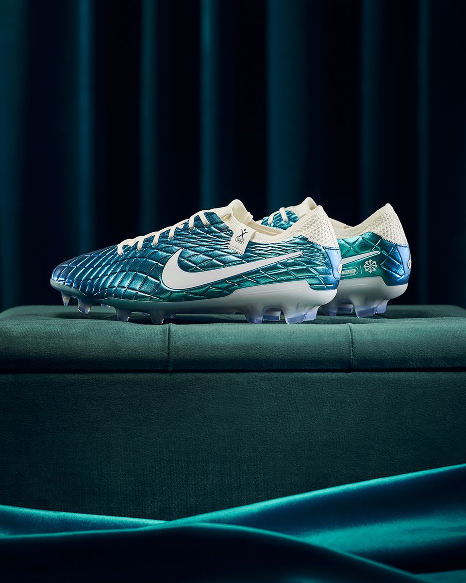 We are LIVE 🔥 The Nike Tiempo Legend X Emerald is here 😍 Celebrating 30 years of the iconic Nike Tiempo, this boot is special 👑 Shop your pair in The World's Largest Bootroom at Pro:Direct Soccer 📲 brnw.ch/NikeTiempoLege…