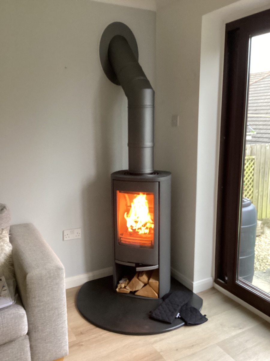 A new corner installation for this home in Cornwall.  Don't worry, the room layout is changing!  

#interior #interiordesign #fireplace #cornwall #woodburner #warmhome #heating #cornishhomes #homesincornwall #newhomesincornwall #offers