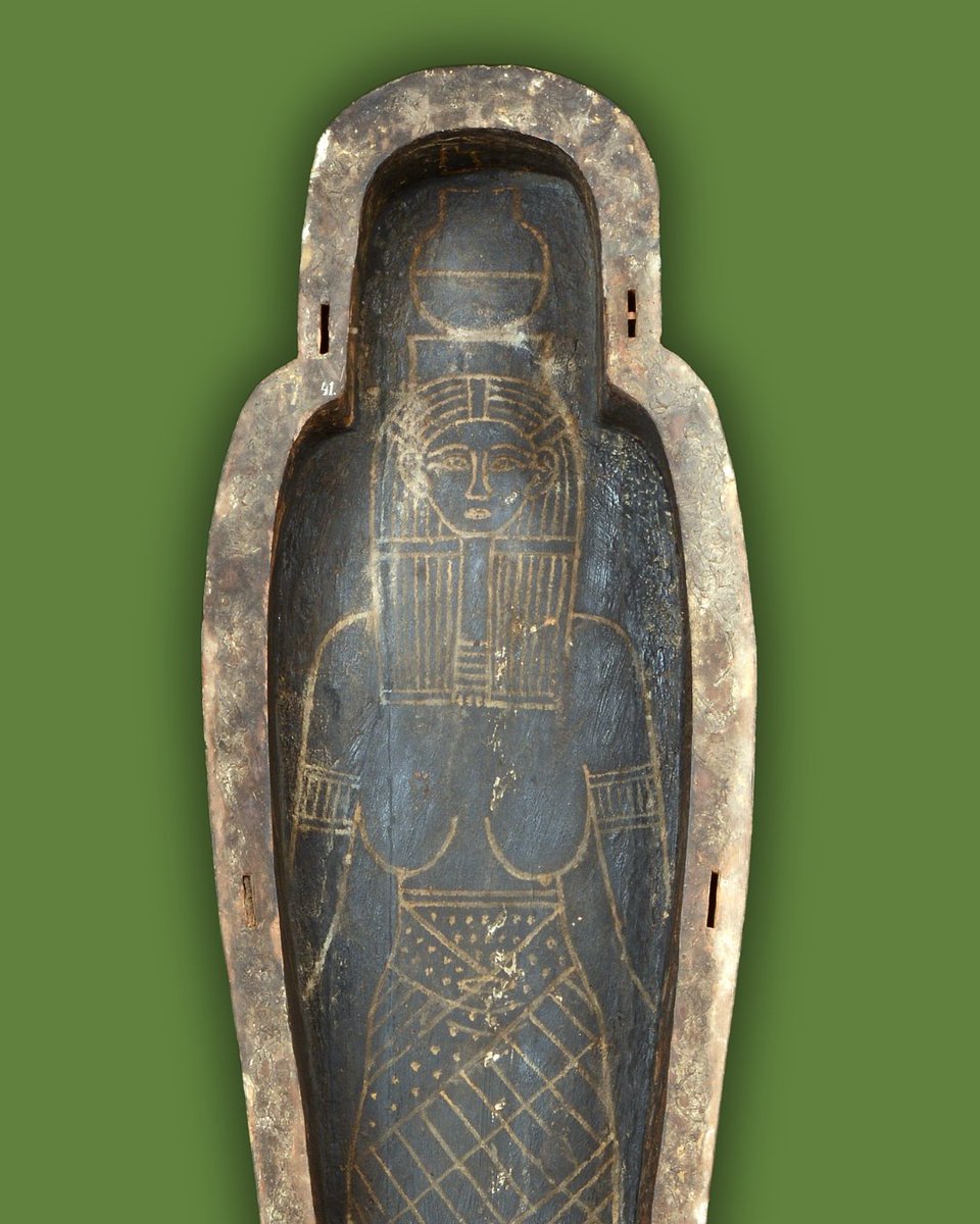 This richly decorated coffin belongs to Panesy, a priest who lived during the 22nd Dynasty. It’s decorated with the four sons of Horus and the sky goddess Nut for protection. More in 'Discovering Ancient Egypt': bit.ly/3Yk9wAL 📸: Outer Coffin of Panesy, @RM_Oudheden