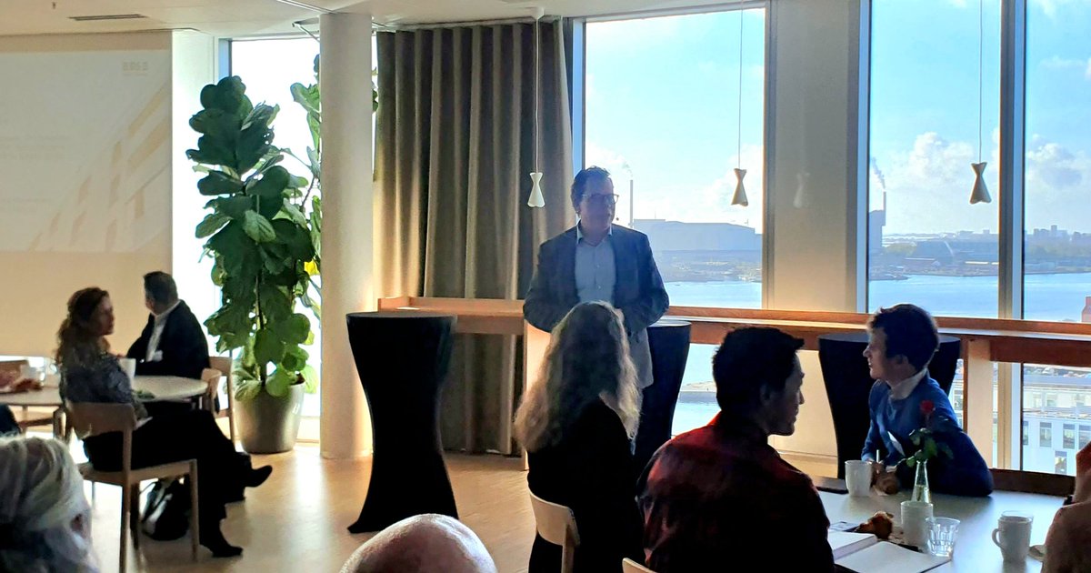 bevib08's tweet photo. Bygningers rolle og betydning i #dkgreen er underprioriteret og underbelyst, siger forhandler af EU's nye bygningsdirektiv @mortenhelveg til morgenbrief hos @danskstandard. 
Vidste du, at 40 % af vores samlede energiforbrug stammer fra bygninger? #eudk #dkpol #dkgreen #dkklima https://t.co/yHI2gSoHTU