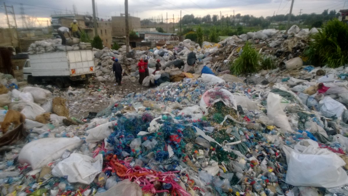 Torooti's tweet photo. It is #PlasticFreeMondays!
A clean planet starts with small actions.
Take the 1st step by separating your household plastics for recycling in the fight against plastic pollution.
At #Tikiposts we recycle ♻️ #plastic to Eco-Friendly #Fencing posts
☎️0700 939 645
#mjengodoc https://t.co/t19YclCWek