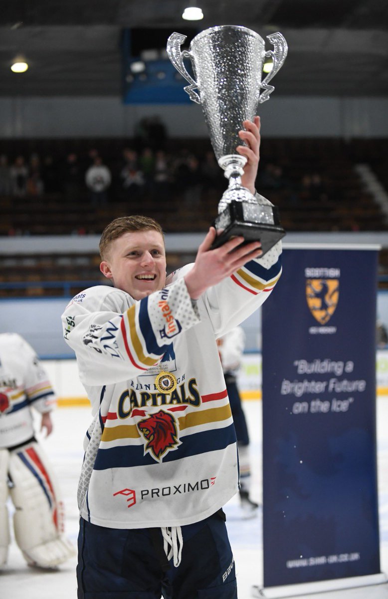 edcapitals's tweet photo. 𝐇𝐀𝐏𝐏𝐘 𝐌𝐎𝐍𝐃𝐀𝐘 𝐂𝐀𝐏𝐒 𝐅𝐀𝐍𝐒 😁🏆🦁

📸 Mark Brown https://t.co/vfdS0gvFGX