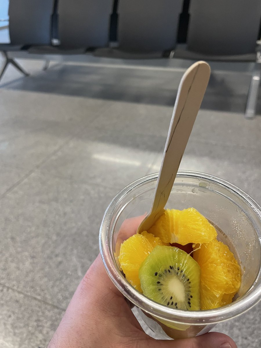 JonasBerzins's tweet photo. Best travel food, at Warsaw Airport on the way to #Optogen https://t.co/FtSF8bubtH