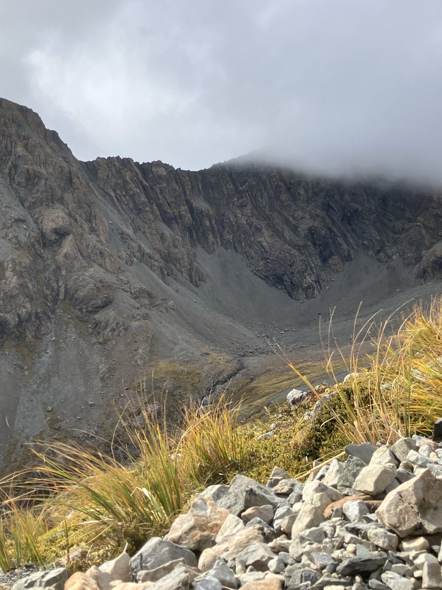 Amazing geology up there in The southern alps New Zealand ⁦<a href="/worldfarmersorg/">WFO</a>⁩ ⁦<a href="/NationalFarmers/">National Farmers' Federation</a>⁩ ⁦<a href="/FedFarmers/">Federated Farmers</a>⁩ ⁦<a href="/FlyAirNZ/">Air New Zealand</a> ⁦<a href="/NatGeo/">National Geographic</a>⁩ ⁦<a href="/AMAZlNGNATURE/">Nature is Amazing ☘️</a>⁩ ⁦<a href="/MountainScenery/">Mountains</a>⁩ ⁦<a href="/LOTR/">Lord of the Rings</a>⁩