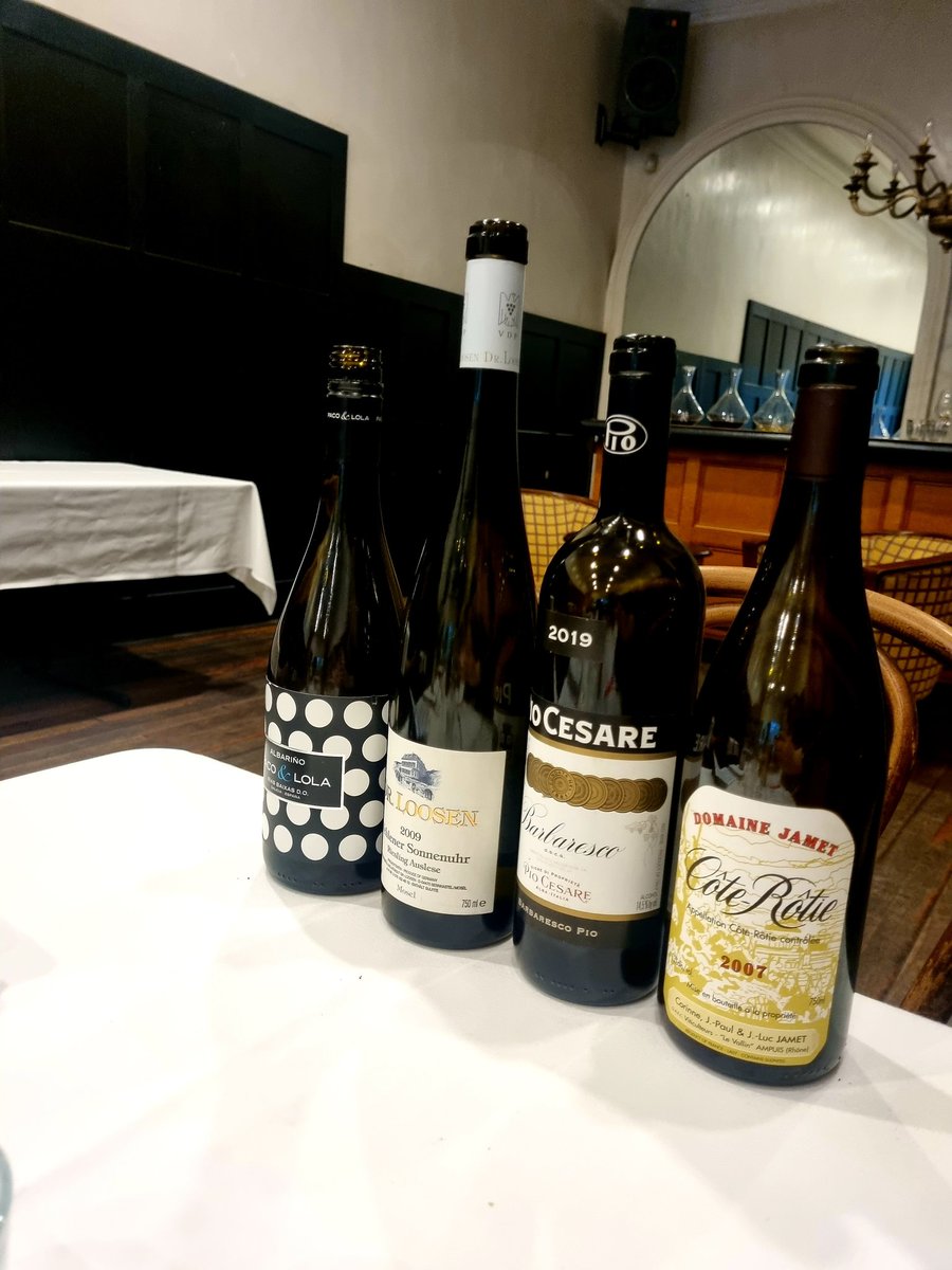 Wonderful and interesting blind line-up class from advanced master Sommelier Noah at amaru for sommeliers Australia,happy to say i got 2 of them almost perfect need to up my blind tasting practice and do this more (also that barbaresco omg 🥰)