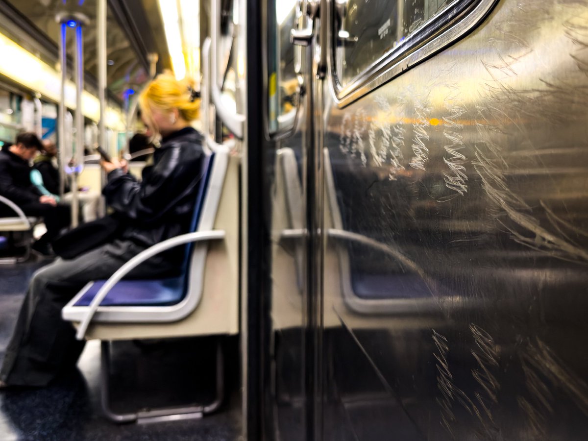 sandradimbour's tweet photo. #bonjour
#metro 🙂 #paris #iledefrance #france
Color version
#people #train #streetphotography #lensonstreets #lensculturestreets #shotbyme #shotoniphone #iphonephotography #mobiography #mobitog #parisphoto #reponsesphoto #instametro #instaparis https://t.co/NvHUjjzxrH