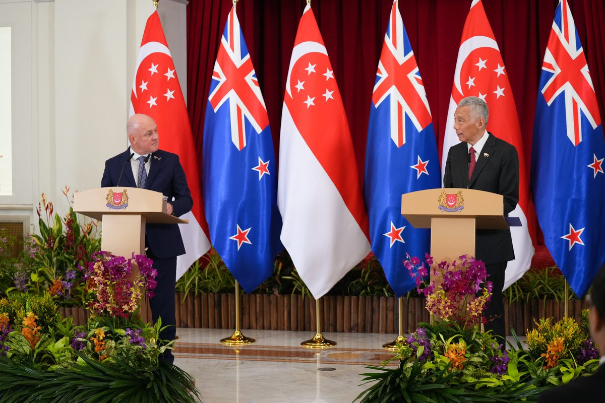 Prime Minister @leehsienloong and I had a productive discussion on elevating the New Zealand Singapore relationship to a new level. We agreed to streamline flows of critical supplies in times of crisis and to grow opportunities for New Zealand and Singapore companies. In…