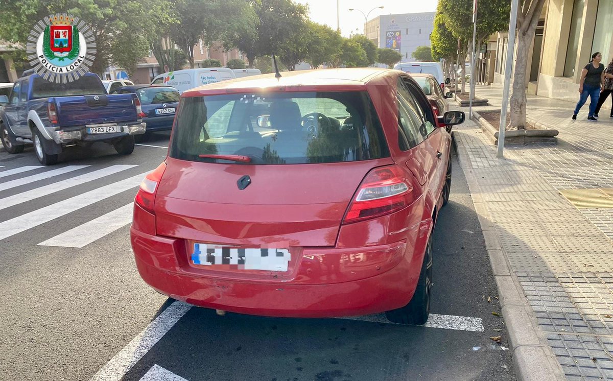 Agentes de la Unidad de Distrito detuvieron el fin de semana al conductor de este vehículo por alcoholemia positiva. Además, el vehículo figuraba como sustraído desde hacía varios meses. Diligencias al juzgado 👨🏼‍⚖️