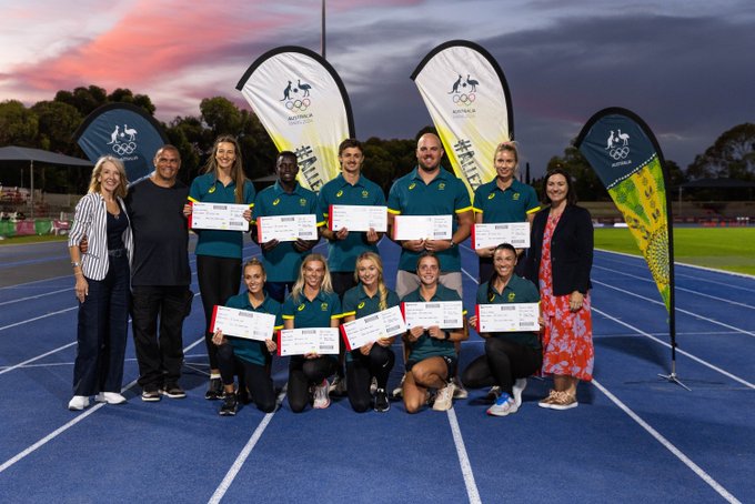 Congrats to @APS_Sport Reps & Alumnae Lauren Ryan (OGG2016) @GeelongGrammar & Jemima Montag (OW2016) @Wesley_College on their achievement following @AthsAust's announcement of the first phase of selections for the Olympics! Well done Lauren & Jemima! 👏👏👏👏 #apssport #APS
