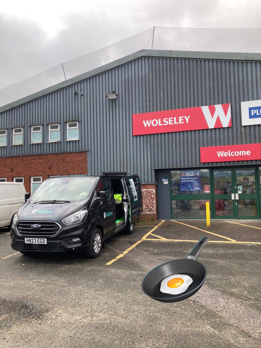 Rain’s back! ☔️ Join @andyh_vaillant @Plumb_Centre Totnes Devon More bacon rolls! 🥓Special prices today See the new Remastered @vaillantuk ecoTEC plus boilers & Heat Pumps #Advance #proudlysupportinginstallers