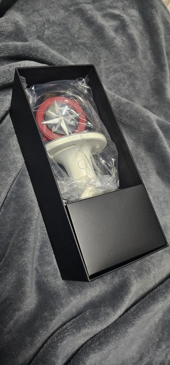 cutetamong's tweet photo. #cutetamongselling
[🇲🇾Help to sell] SKZ Stray Kids Official Lightstick V2

💰RM230 inc postage
✅Used 2 times, can connect perfectly thru SKZ V2 app
🌸Free 1 set Nacific pcs
📩Contact @_hannajyy to buy

#pasarskz #pasarstraykids #pasarskzmy #pasarstraykidsMY