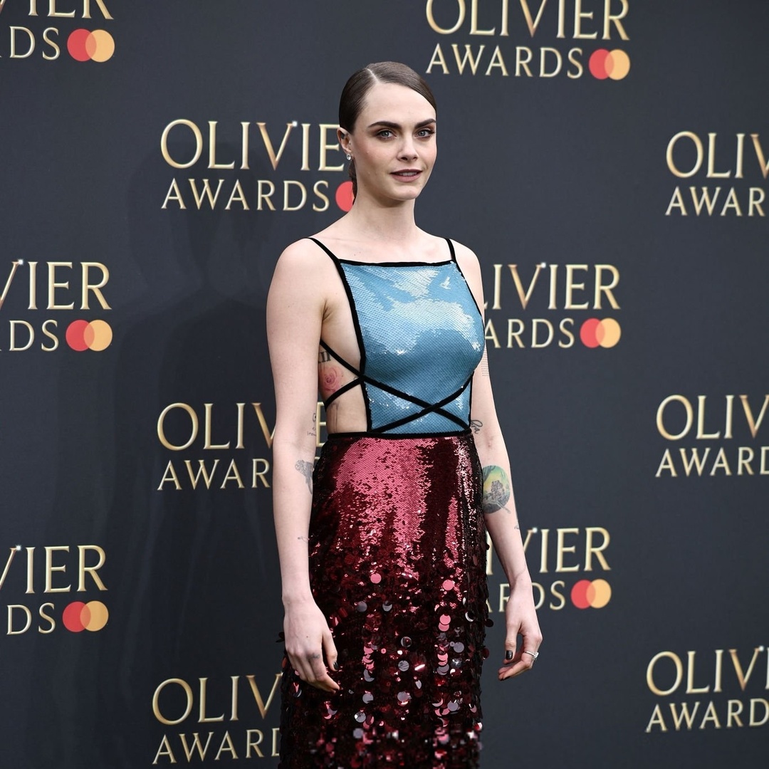 Cara Delevingne at The Olivier Awards 2024 in London, UK

More images at: gawby.com/photos/247847

#CaraDelevingne #GAWBY