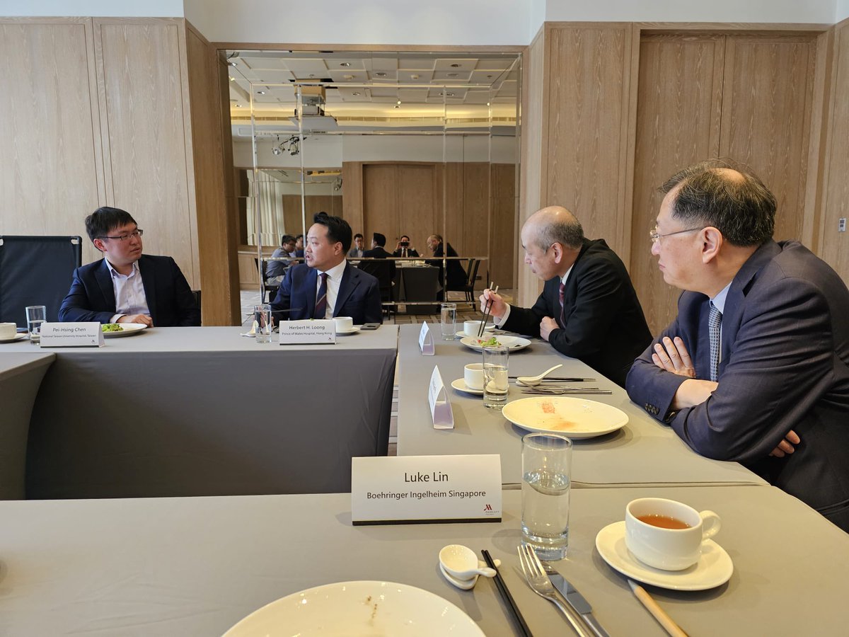 herbloong's tweet photo. We held a small #roundtable luncheon w/ keen young thoracic oncology physicians including #thoracicsurgeons π«πͺ and #pulmonologists π«π©»ππ in Taiwan πΉπΌ to discuss on issues of career development, mentorship and work-life balance in academia. @IASLC #membershipcommittee #LCSM https://t.co/iWzXYIIXJG