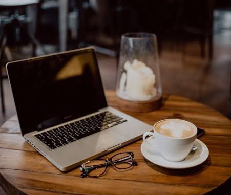 omkarxinfin's tweet photo. #Airport vibes got me feeling productive and ready to tackle my to-do list while I wait for my flight!
#workingmood #airportlife #Apple #XDCNetwork https://t.co/LC7oXULrJg
