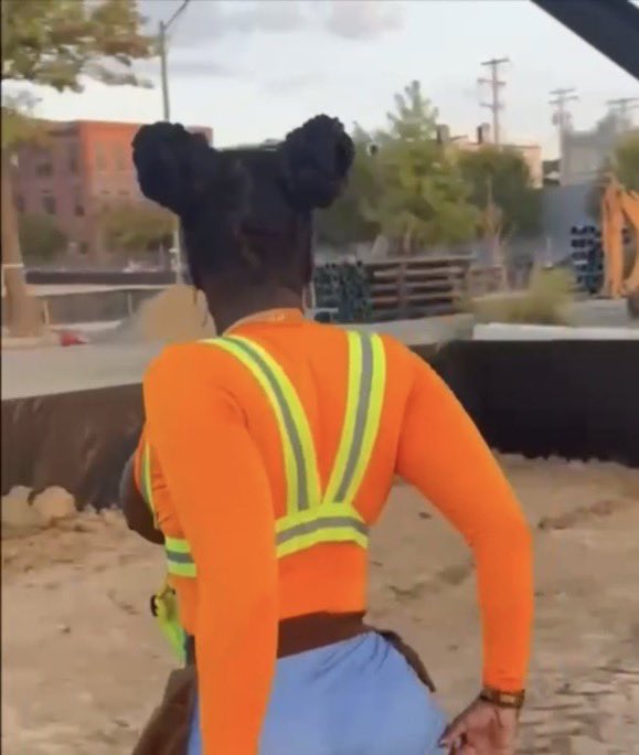 a short story between two construction Workers 🤭 check thread;