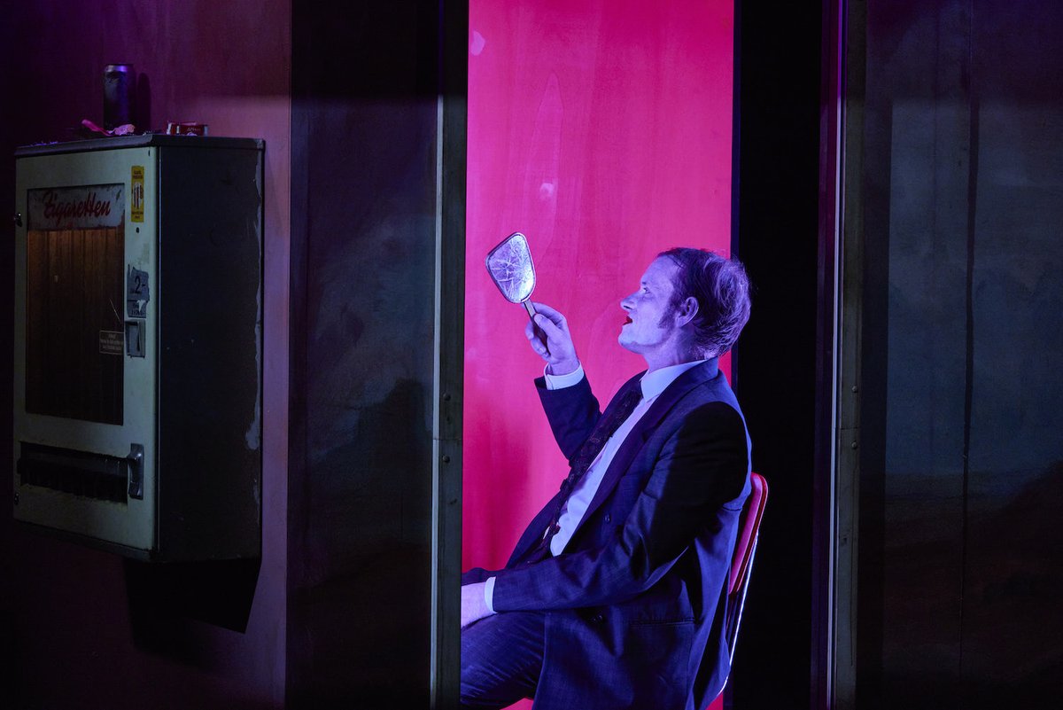 blnensemble's tweet photo. in dieser Theaterwoche zeigen wir im Rahmen unseres Notfallspieplans im Großen Haus kurzfristig die beiden Lesungen von Katharina Thalbach, im Neuen Haus freuen wir uns u.a. auf "Mann ist Mann" und "Aufzeichnungen aus dem Kellerloch". #BEkaesebier #BEgilgi #BEmann #BEkellerloch https://t.co/gmcXt90bxs