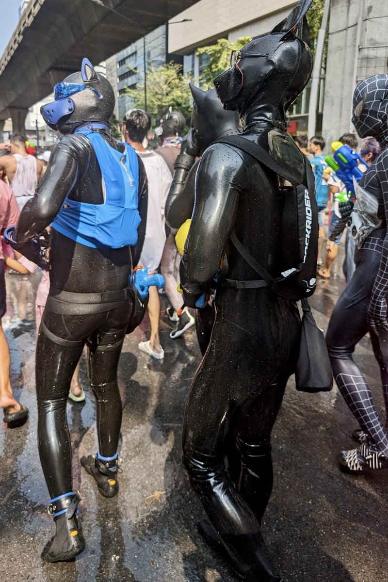'Keep looking to the left!' To greet people join Songkran water fight at Silom and look for water vendor who splash cold water towards crowd, this help keep us cool in latex💦 Another year of fun water fight in latex! and great first time for @N_anonymous1 📸: @Rubberforfun
