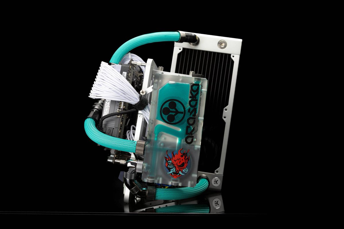 Streacom tweet media