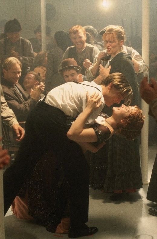 皆さんが、涙腺ぐしゃぐしゃになるほどに泣いた映画教えて欲しいです。
とっても泣きたい気分なので。