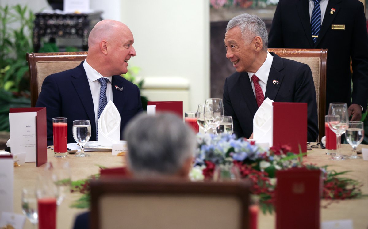 Happy to welcome New Zealand PM @chrisluxonmp to Singapore today. Glad that we are expanding the SG-NZ Enhanced Partnership with a new pillar on Supply Chains and Connectivity. Look forward to taking our bilateral ties to greater heights. 🇸🇬🇳🇿– LHL go.gov.sg/f2m0fj