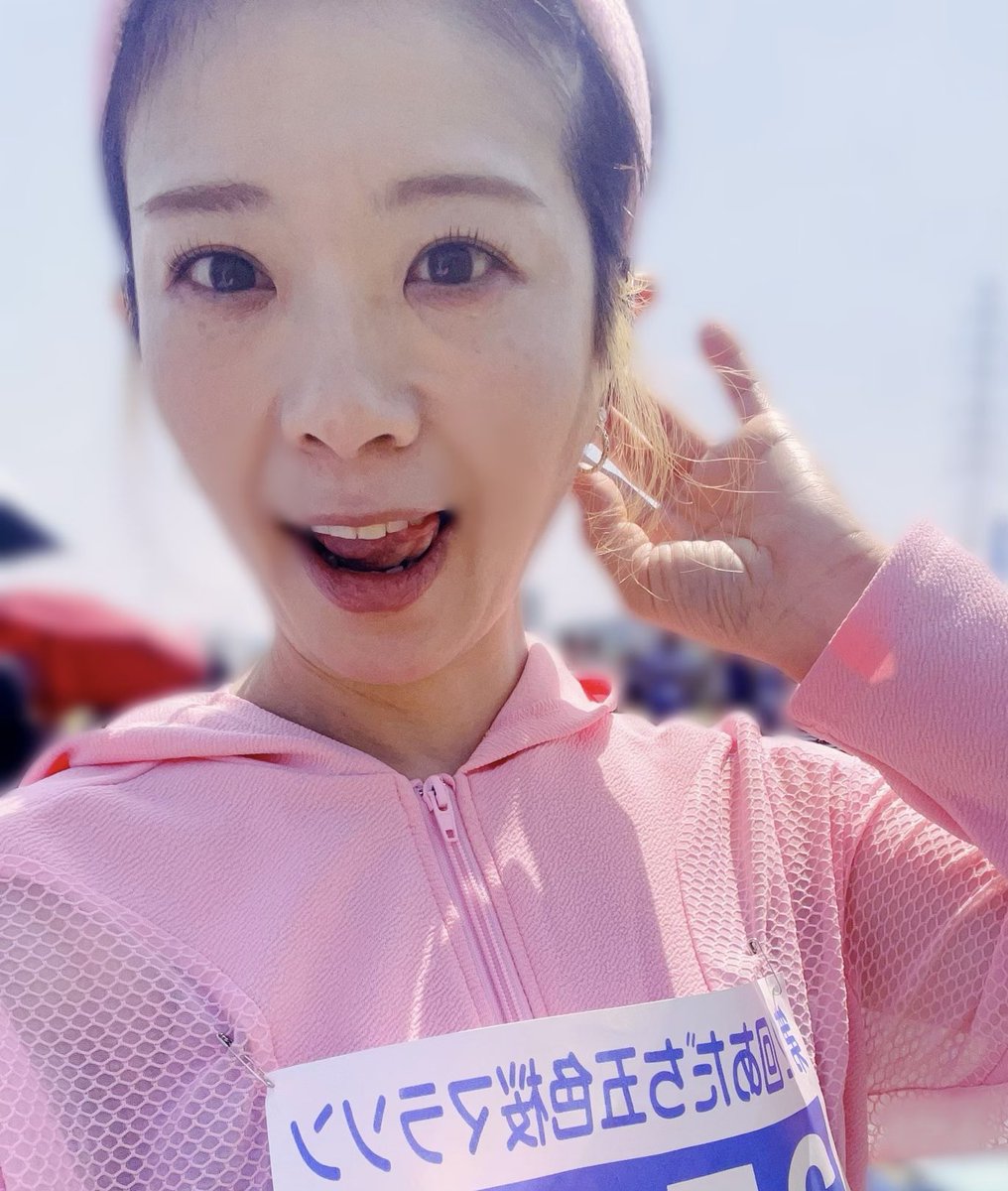 ayabeneko's tweet photo. 昨日のマラソン大会
ものすごくしんどかった。
でも完走すると気持ちいいね。

#あだち五色桜マラソン
#マラソン大会
#ピンク
#ねこ
#折り返し地点
#後悔する https://t.co/7STC1Tb1kb