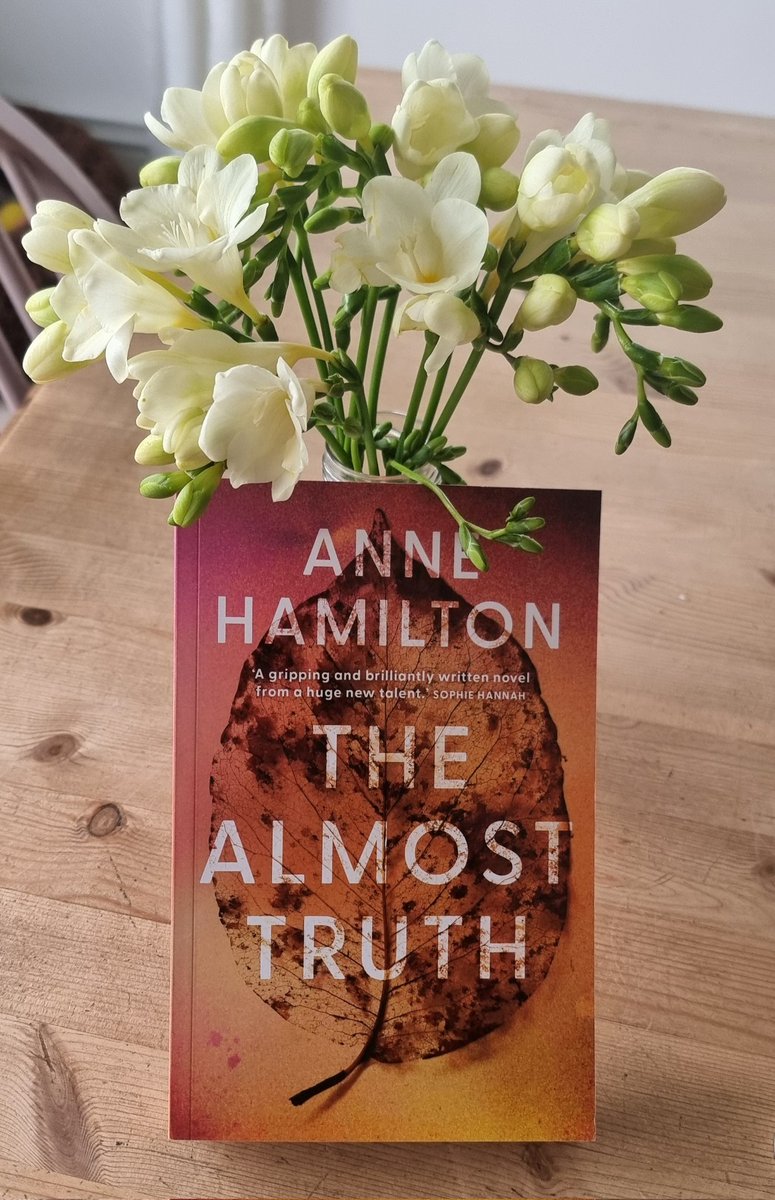 VickyNewham's tweet photo. My copy arrived yesterday.
Join @AnneHamilton7 and me 'in conversation' tomorrow (Tues) at 8pm on my IG. https://t.co/5dpmU4UuzD