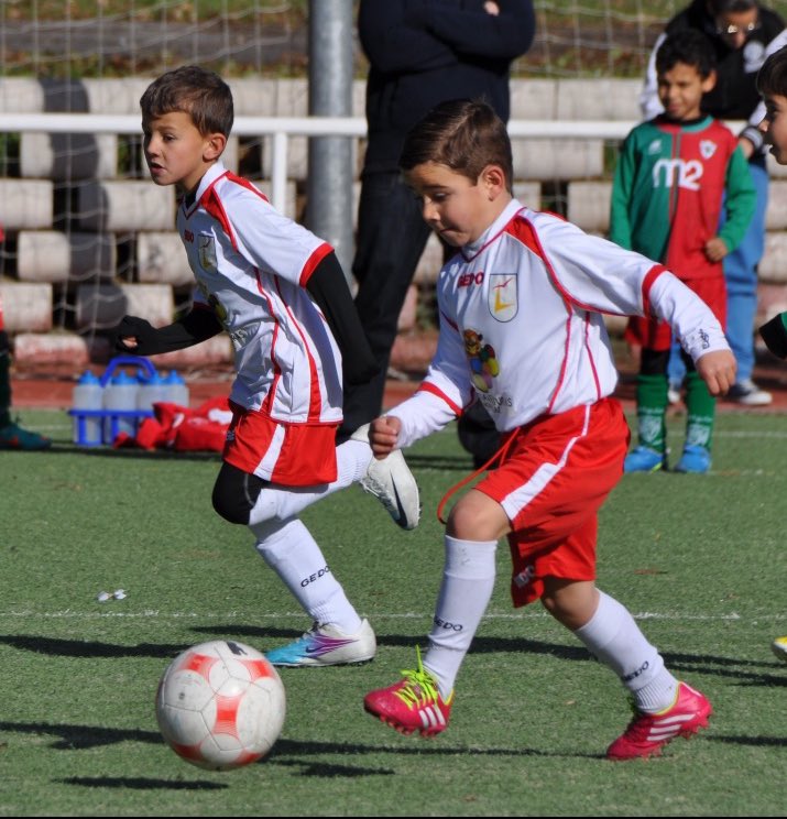 CDTajamarFutbol's tweet photo. Aficionado | Los juveniles Isra y Jorge Méndez debutaron con el primer equipo. #𝘛𝘳𝘢𝘺𝘦𝘤𝘵𝘰𝘊𝘰𝘮𝘱𝘢𝘳𝘵𝘪𝘥𝘰

𝟏𝟏 𝕥𝕖𝕞𝕡𝕠𝕣𝕒𝕕𝕒𝕤. 

𝔓𝔯𝔢𝔟𝔢𝔫𝔧𝔞𝔪í𝔫 
🛫 
𝔄𝔣𝔦𝔠𝔦𝔬𝔫𝔞𝔡𝔬. 

#CanteraTajamar ⚪️🔴 https://t.co/f1vJBcr0lP