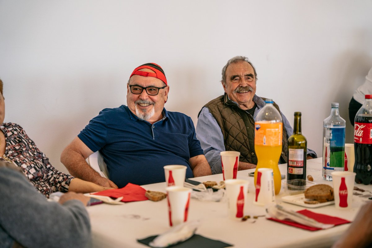 sdformentera's tweet photo. Moltes gràcies als cuiners de l'Associació Es Forn per preparar una deliciosa paella que vàrem disfrutar junts socis, plantilla i aficionats❤️🖤 https://t.co/2jZE8BscfZ