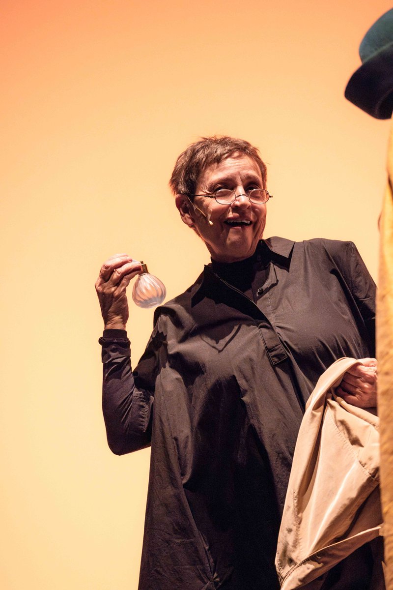 blnensemble's tweet photo. in dieser Theaterwoche zeigen wir im Rahmen unseres Notfallspieplans im Großen Haus kurzfristig die beiden Lesungen von Katharina Thalbach, im Neuen Haus freuen wir uns u.a. auf "Mann ist Mann" und "Aufzeichnungen aus dem Kellerloch". #BEkaesebier #BEgilgi #BEmann #BEkellerloch https://t.co/gmcXt90bxs