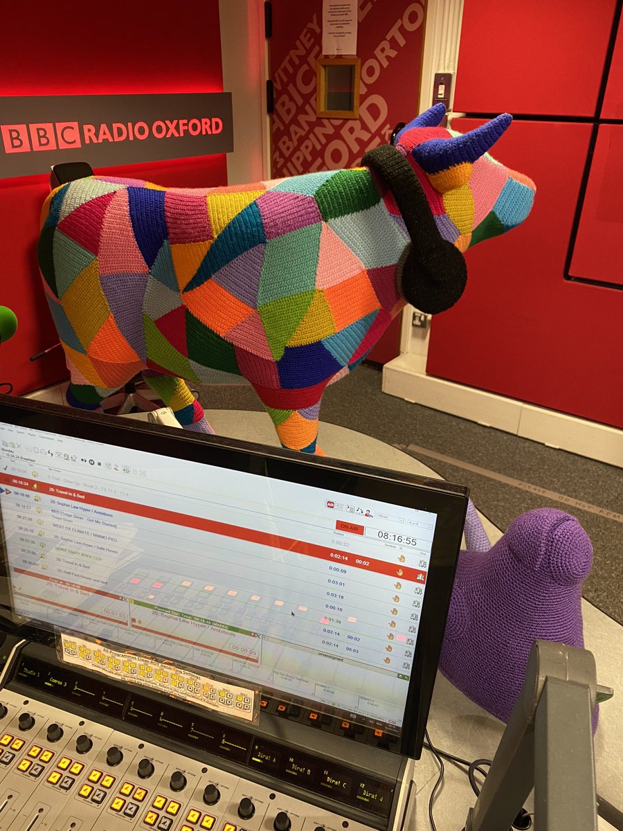 Look at this incredibly effort from Yarnsey (Oxfordshire’s crochet-bombing answer to Banksy) with our @BBCOxford Ox for the @sobellhouse #OxTrails - AWESOME! And she’s made us an Ox head to hang on the studio wall too! 👏🏻