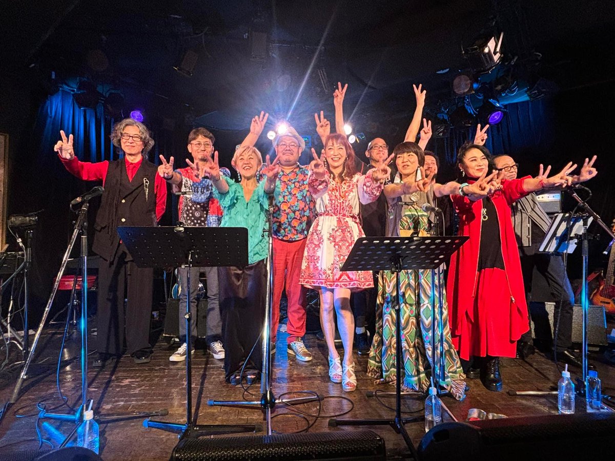 zooco1225's tweet photo. 「Flashback 90’s vol.3 」盛り上がりました
笑顔で一緒に音楽できる仲間に感謝。
全てに感謝の気持ちが溢れる時間でした。
大神田君の言葉をお借りして。。。
「最高だったぜっ!」
#Flashback90s
#cosanostra
#escalatoers https://t.co/xTiY5gfdg3