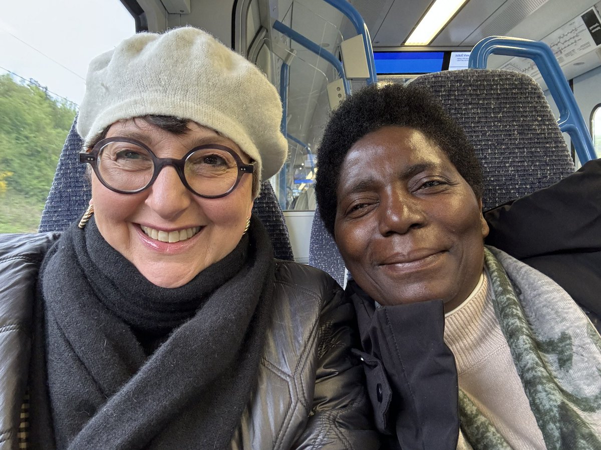 En route to @MCTDCambridge conference on AI and had a fascinating discussion with an academic passenger from Italy who studies homelessness and work: random early morning train chat. We agree that a world without human work is not one to want or celebrate. Thank you Joy Agbetosa.