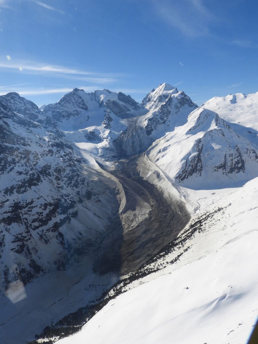 ⚠️Nach dem #Felssturz vom Sonntag am Piz Scerscen sind die Zustiege zur Coazhütte & zur Tschiervahütte nicht passierbar. Zudem sind gemäss der SAC-Sektion Bernina alle Querungen des Vadret da Tschierva zum Piz Roseg, Piz Scerscen & Piz Aguaglios verschüttet.

#Bergwelt #Schweiz