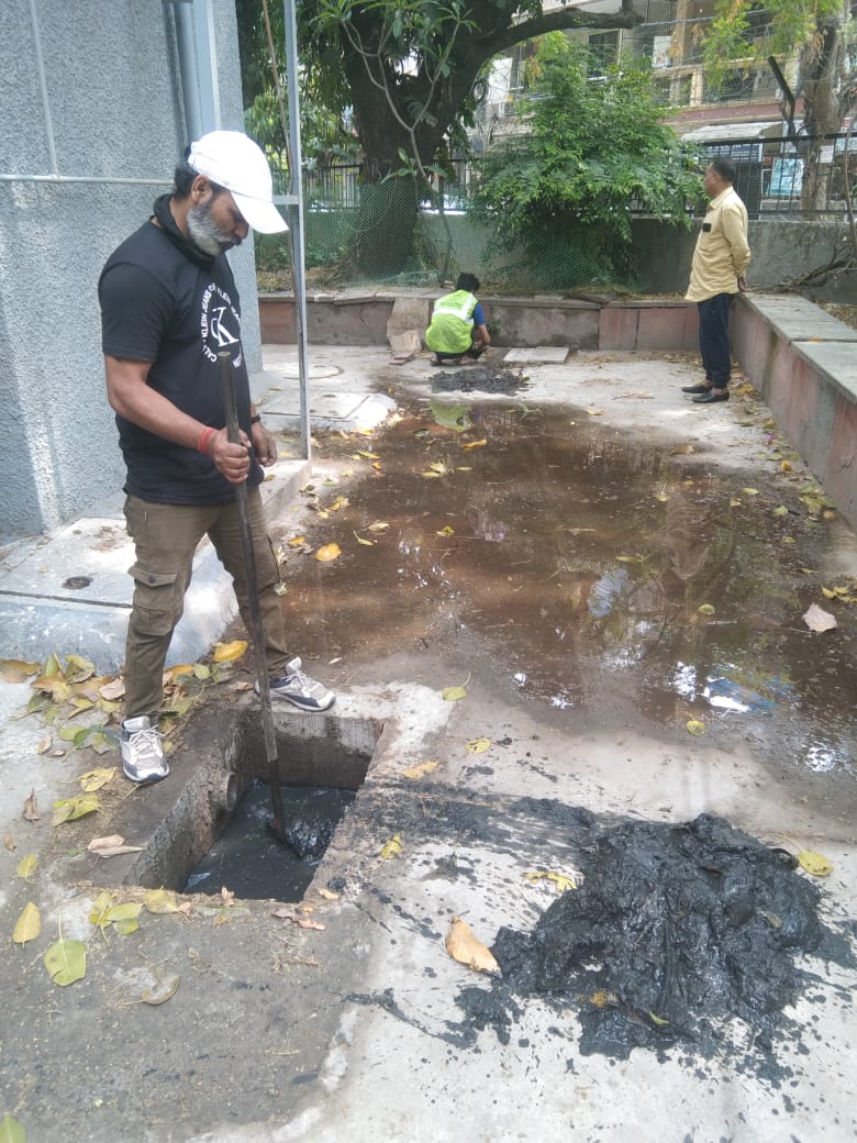 Drain cleaning work has been done in Aravali Apartments by MCD. 
@ArvindKejriwal 
@ipathak25 
@OberoiShelly 
@Saurabh_MLAgk