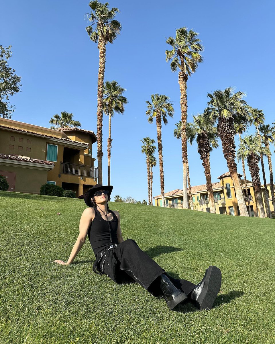 Американское солнце имеет прекрасное влияние на мальчиков! Просто замечательное 🥰