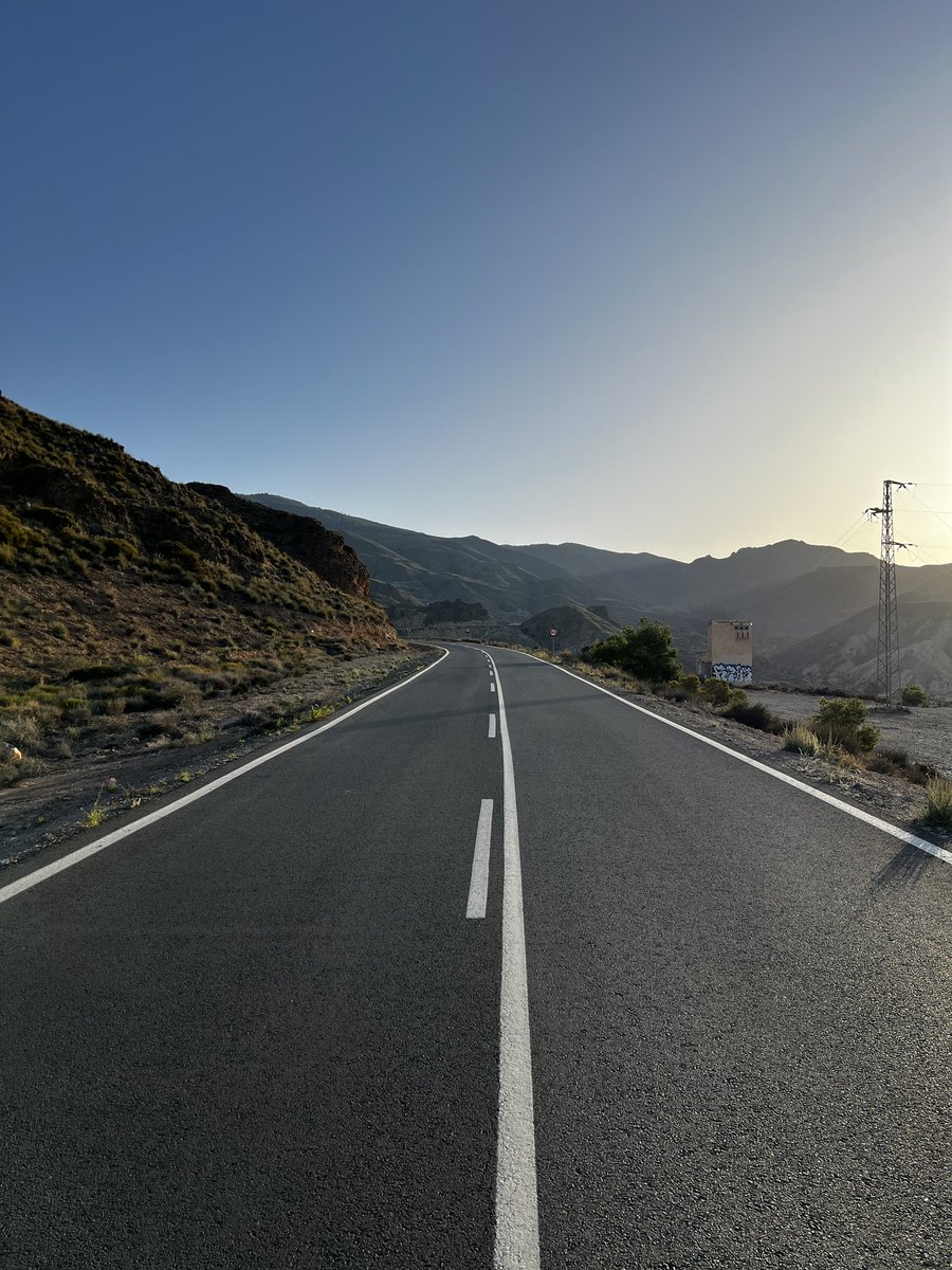 •• La carretera

#larutadante #theroutedante #Road #Travel #traveling #adventure #adventuretime #outdoors #OutdoorAdventure #overlander