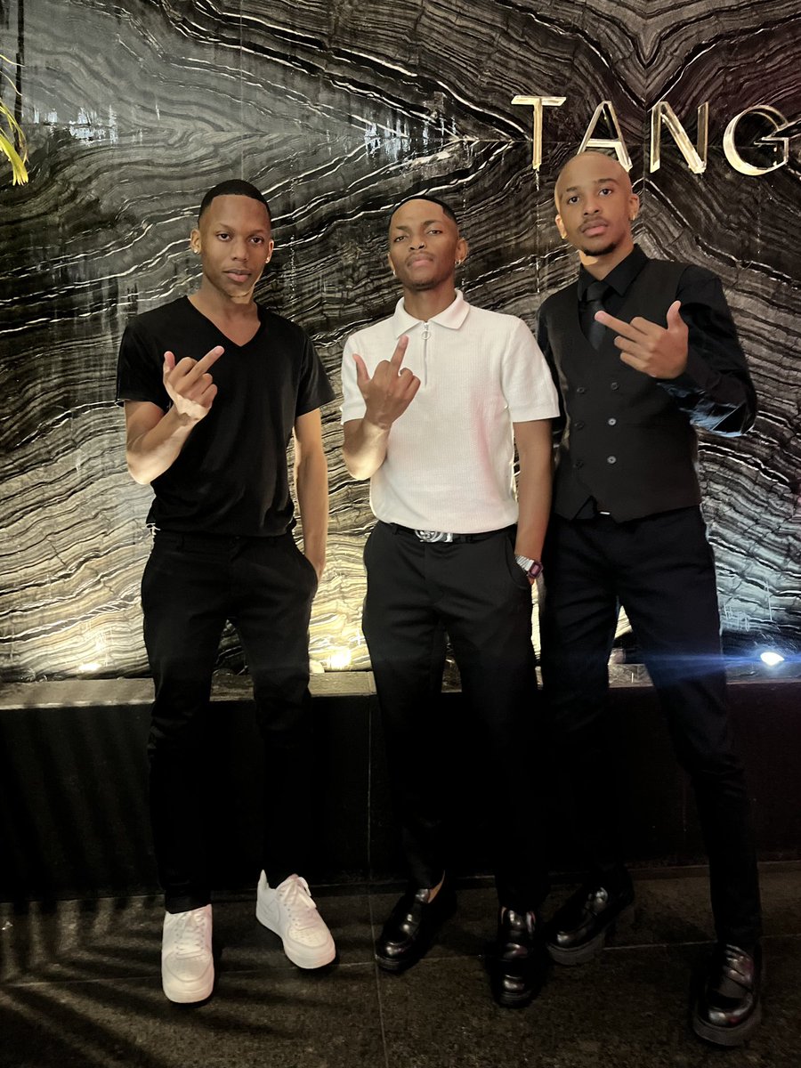 hlogimajor's tweet photo. 8pm in Sandton https://t.co/Yg03A9Jwax
