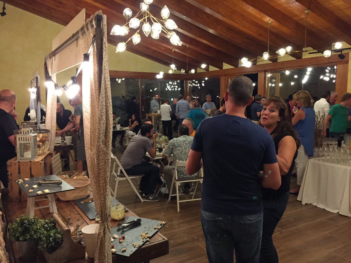 MasLlagostera's tweet photo. A #MasLlagostera no parem. 
Has de celebrar alguna cosa amb família o amics?
Busques un espai privat per a les teves #reunions o #celebracions? Lluny del soroll i en un entorn únic?
Contacta'ns a info@masllagostera.com i et farem una proposta d'acord amb les teves necessitats. https://t.co/w5pZ1aMgko