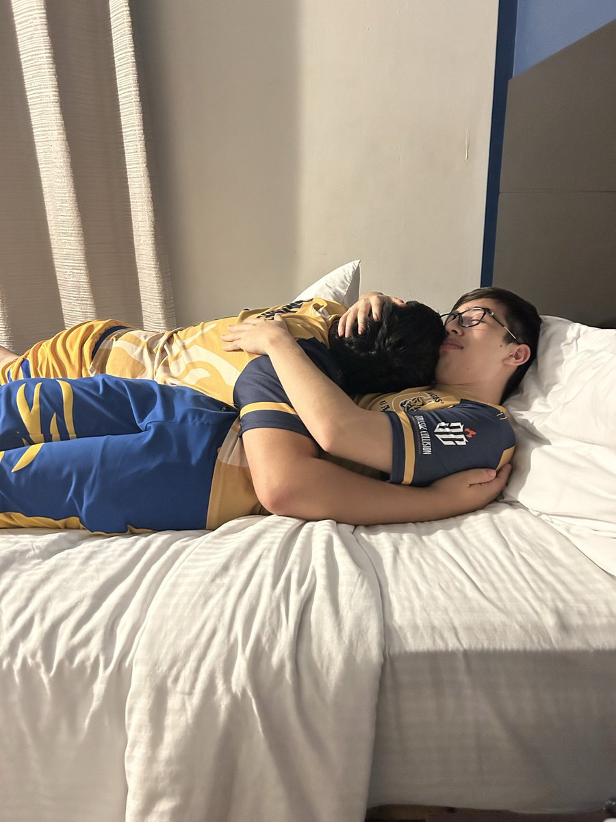 a1ecsix's tweet photo. @1Gnks @uanl @EnjoyEsportsL Ya empezó a llorar, ya no le digas nada :( https://t.co/Hu9lZ3sLRM