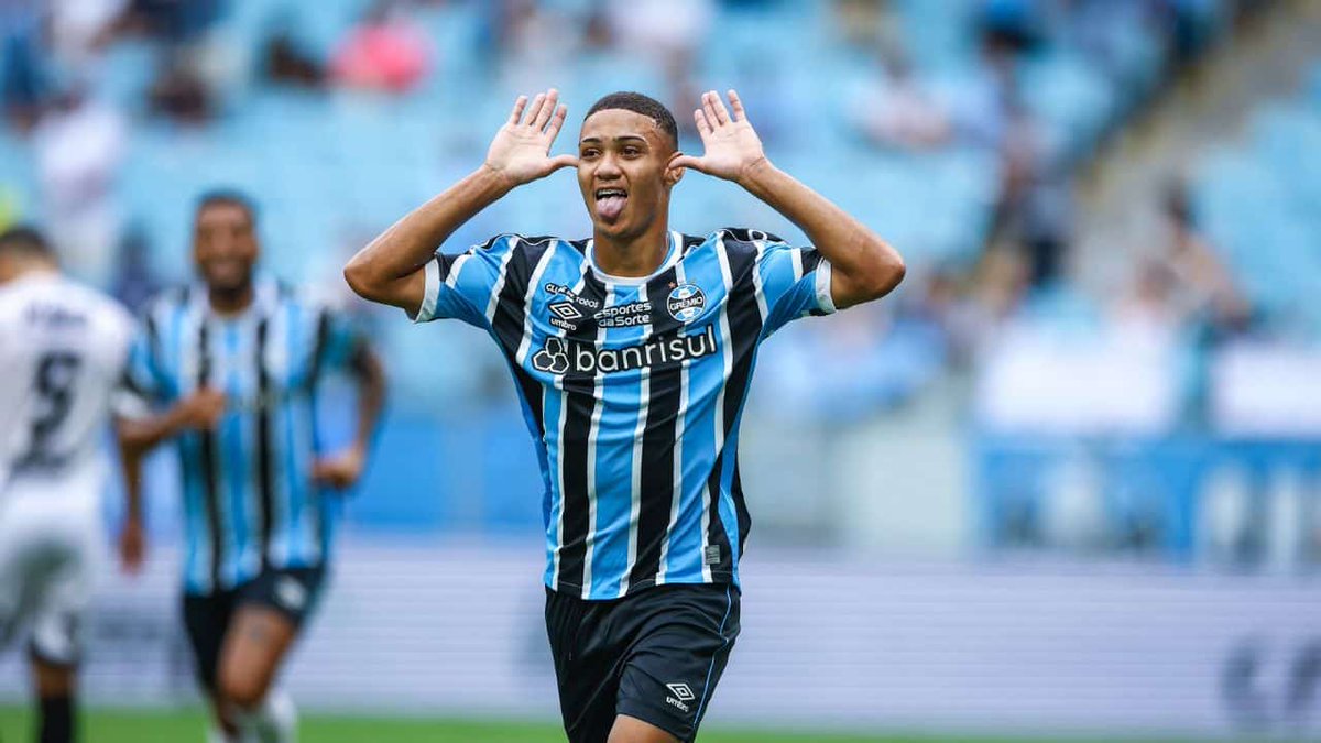 #mufc scout watched 18yo Gremio AMF/LW Gustavo Nunes vs Huachipato in Copa Libertadores last week gremioavalanche.com.br/news.asp?nID=1… #mcfc #arsenal #lfc #wwfc #ncfc were linked last week thesun.co.uk/sport/27253000…