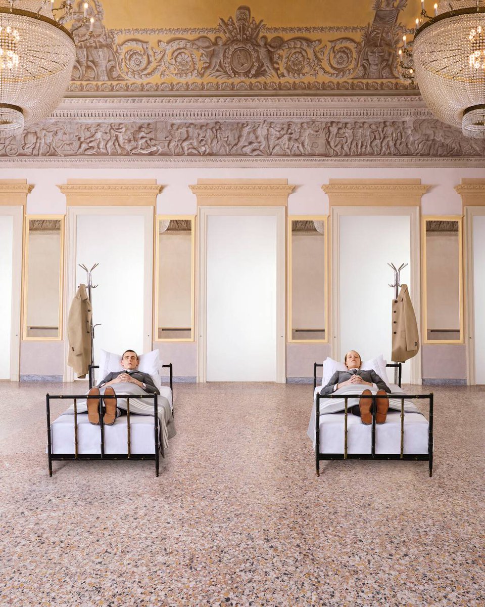 Thom Browne bedding collection unveiled at Salone del Mobile fashionunited.uk/news/fashion/t…