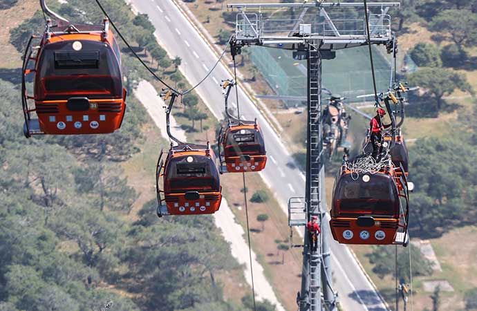 Teleferik vakası nedeniyle tutuklanan CHP'li Kepez Belediye Başkanı Mesut Kocagöz'ün hukuki durumuna ilişkin, Antalya'nın önemli avukatlarından Rıdvan Yıldız'ın açıklaması aşağıda: Kepez Belediye Başkanımız değerli kardeşim Mesut Kocagöz, taksirle bir kişinin ölümüne, birden…