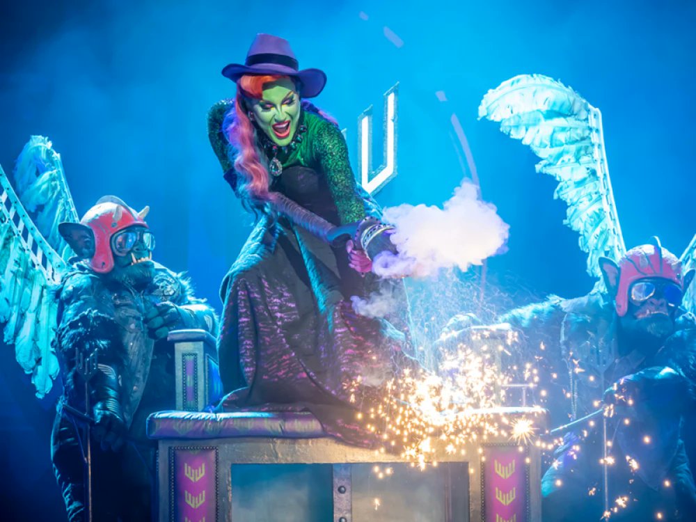 Winner of @dragraceukbbc and @dancingonice finalist, @THEVIVIENNEUK will play The Wicked Witch of the West in The Wizard of Oz @yellowbrickroad when it visits @TheatreRoyalNew tonight! 🪄
livingnorth.com/article/rupaul…