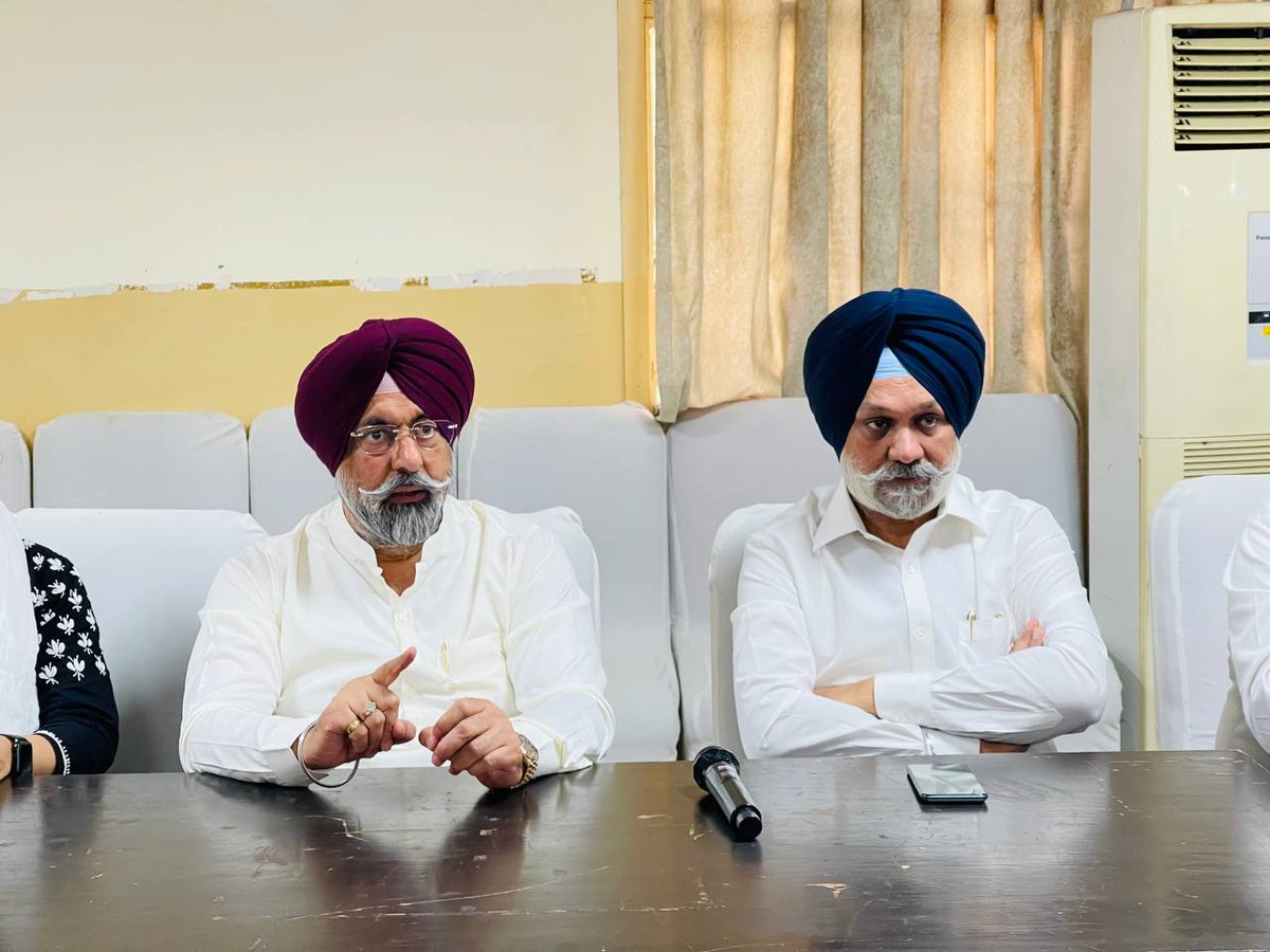hskalka's tweet photo. It was a fruitful meeting with the Principals of GHPS (all branches of Delhi) to discuss day-to-day working of the schools, education policy etc.
Glimpses...
#GHPS #schools #education #DSGMC https://t.co/gqWwa5JoRm