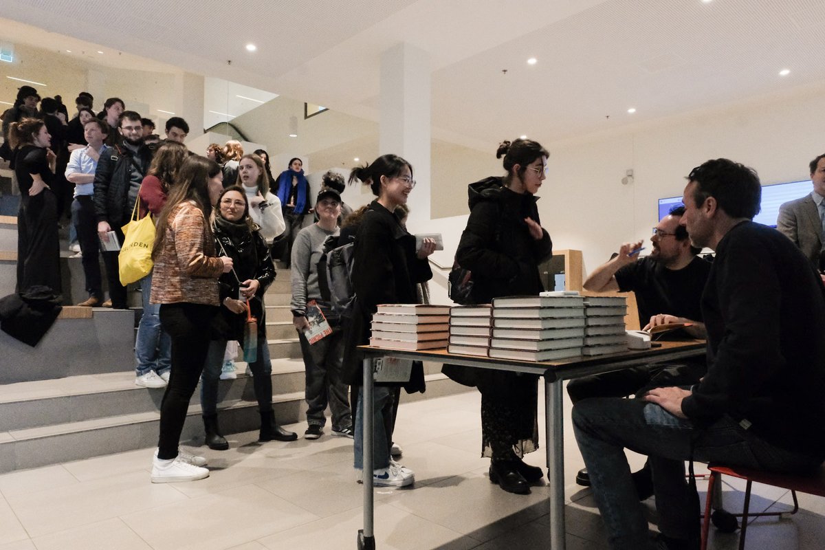 Matthew Longo (@matthewblongo) on Twitter photo 🌟🌟Hey Twitter!🌟🌟
Wanted to give a huge thanks to everyone who came to my book launch in The Hague!
Many thanks to @HvanMeegdenburg <a href="/PolSciLeiden/">Political Science Leiden</a> <a href="/LUCIRLeiden/">LUCIR</a> and <a href="/fragazzi/">Francesco Ragazzi</a> (for the pics!) and to so many students and friends. Feeling very grateful.
🙏🏽🙏🏽🙏🏽🙏🏽🙏🏽 🌟🌟Hey Twitter!🌟🌟
Wanted to give a huge thanks to everyone who came to my book launch in The Hague!
Many thanks to @HvanMeegdenburg <a href="/PolSciLeiden/">Political Science Leiden</a> <a href="/LUCIRLeiden/">LUCIR</a> and <a href="/fragazzi/">Francesco Ragazzi</a> (for the pics!) and to so many students and friends. Feeling very grateful.
🙏🏽🙏🏽🙏🏽🙏🏽🙏🏽