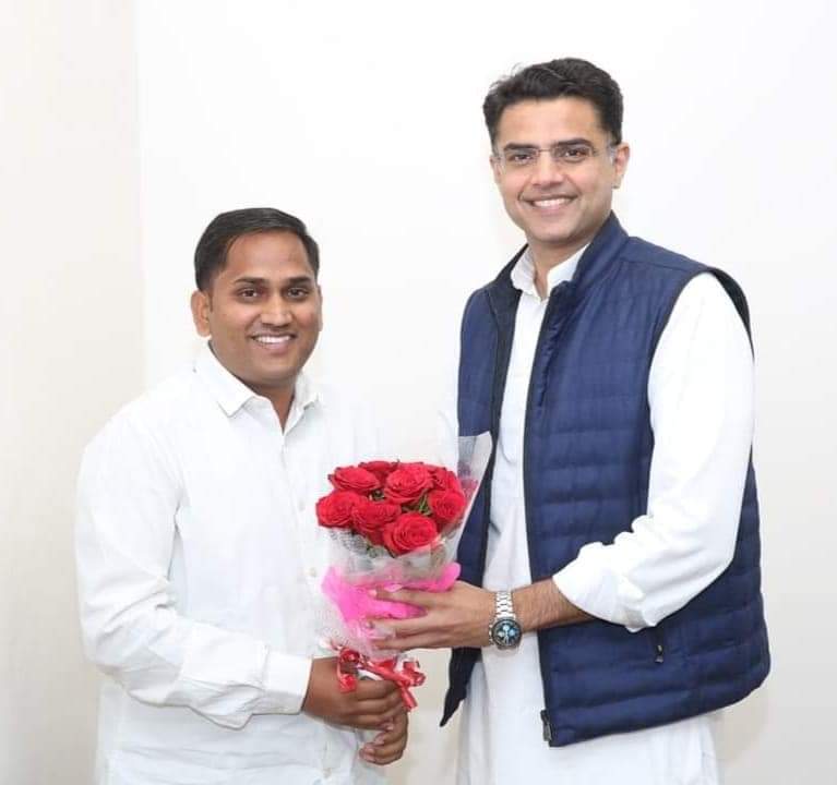 Surajmathscmc's tweet photo. युवा दिलों की धड़कन सपोटरा का भविष्य @vishal_INC
जन्मदिन की बहुत बहुत बधाई हो भाई साहब https://t.co/nIkX4cdJVA