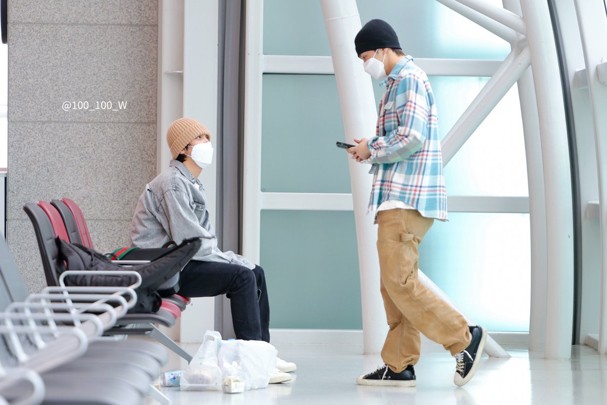 100_100_W's tweet photo. 240415 CJU #해찬 #HAECHAN #ヘチャン #마크 #MARK

바닥에 세워놓고 라이브 하려다 실패했대요🙄 https://t.co/G7Bkh5mdOb